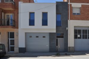 CASA ENTRE MITGERES A LINYOLA