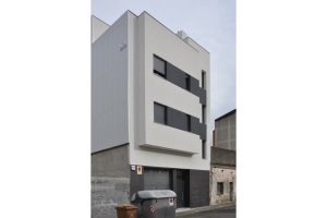CASA ENTRE MITGERES A LA BORDETA