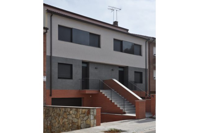 CASES ADOSSADES A TÀRREGA